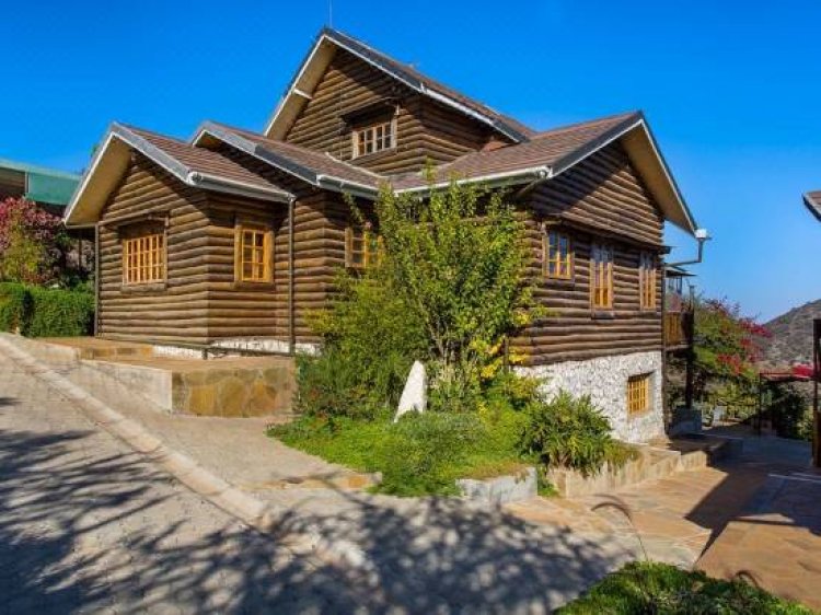 Lerruat log: The Resort on a Hill