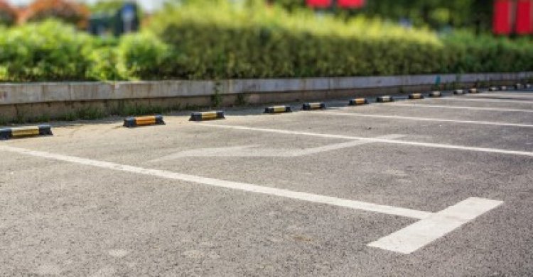 7 Parking Lot Maintenance Tips