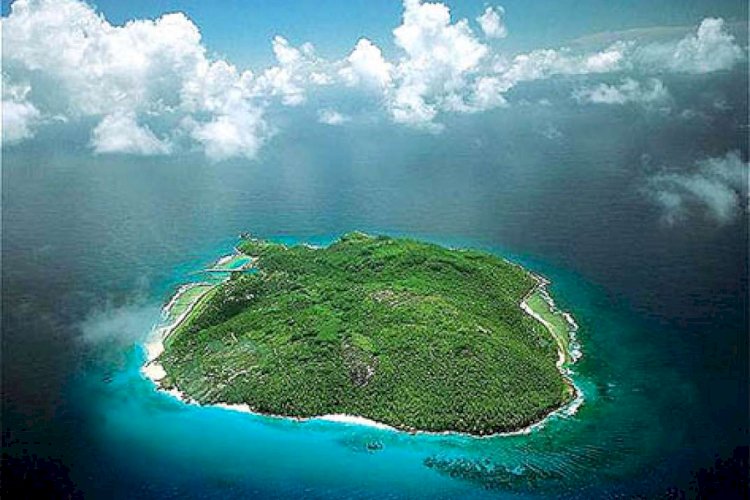 Which is the biggest island in Africa?